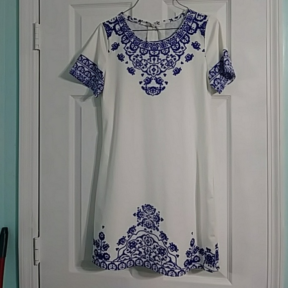 White and blue dress - Picture 1 of 1